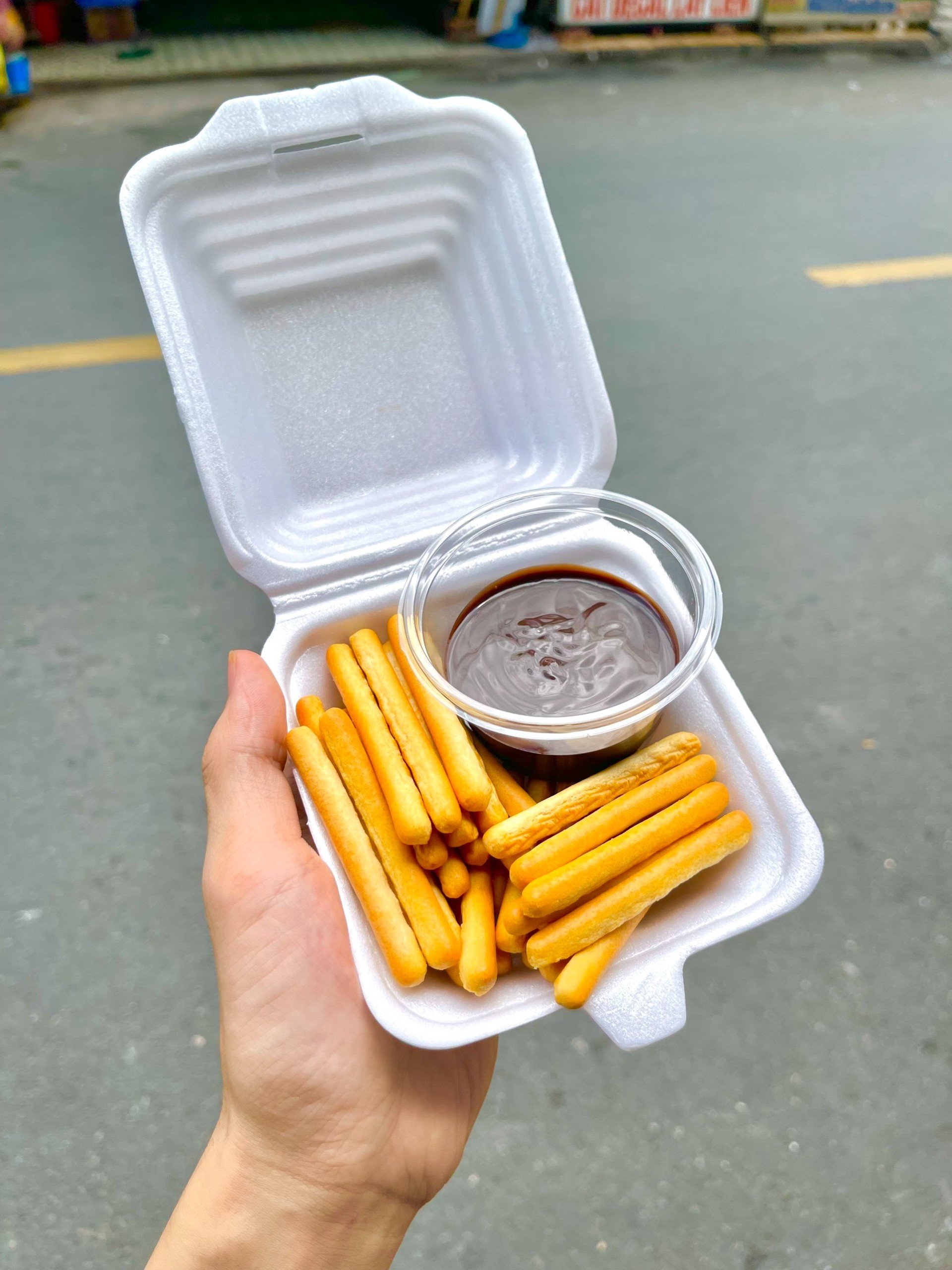 Bánh que bơ sốt socola